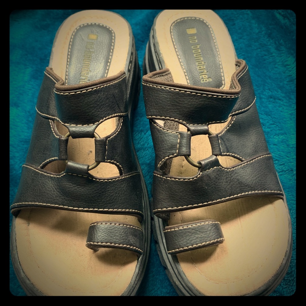 No boundaries vintage platform sandals